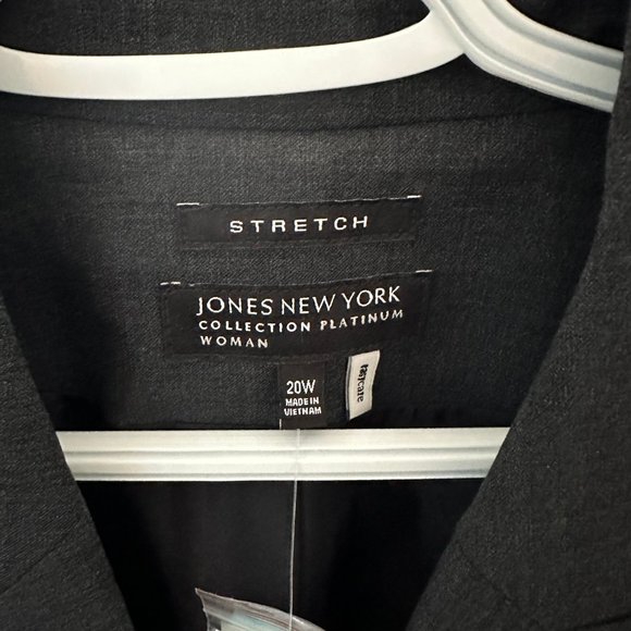 Never Worn- Jones New York blazer - Picture 7 of 7